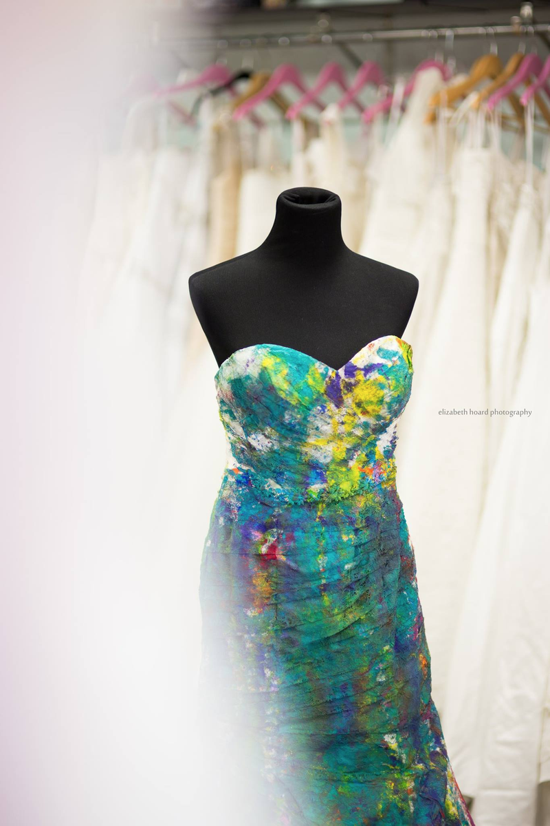 Illustration for article titled Jilted Woman Destroys Her Wedding Dress In Awesome Photoshoot